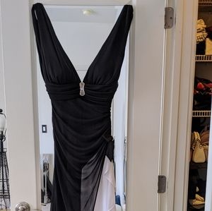 NWOT Black white plunge ruffle slit gown